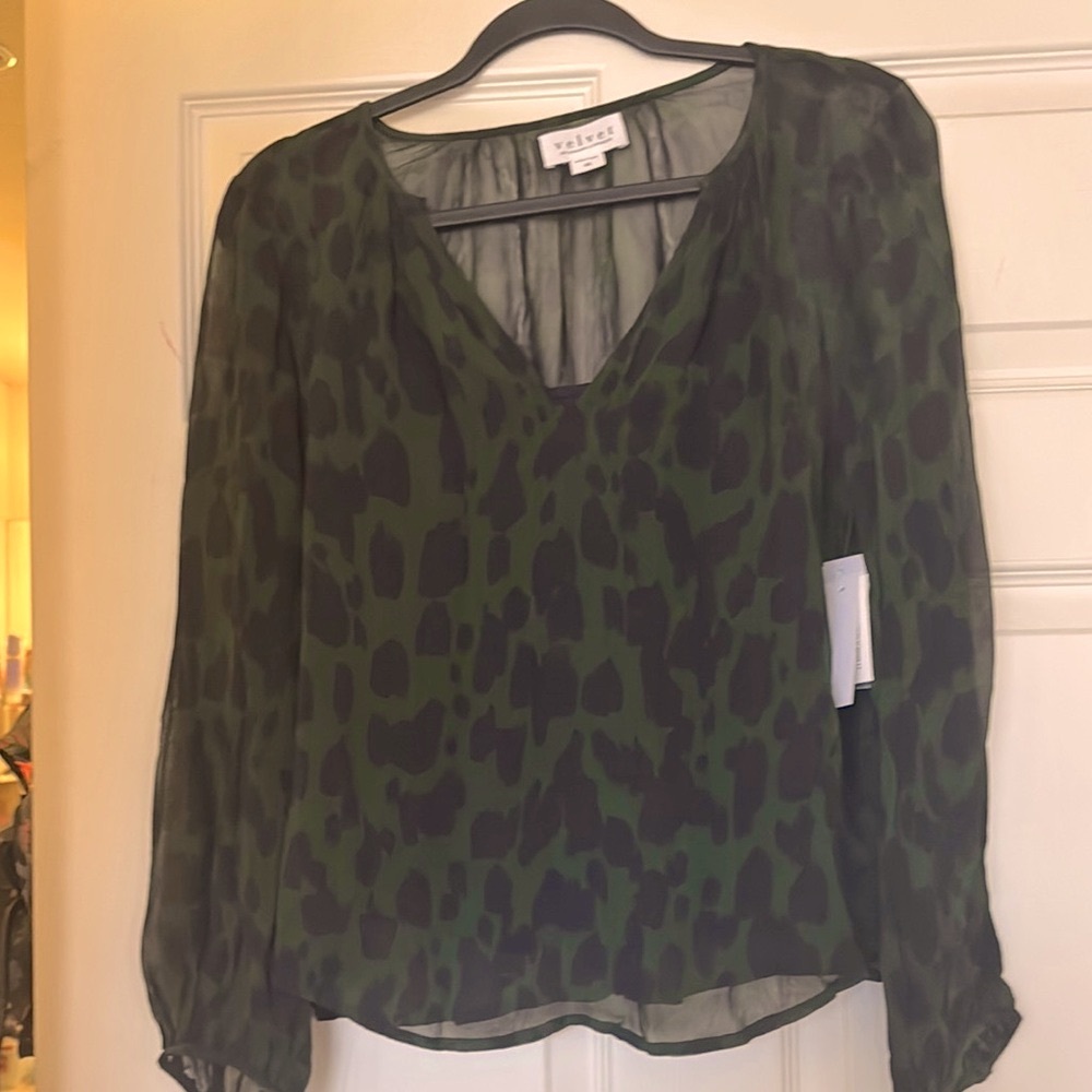 Velvet By Graham and Spencer Women's Green and Blue Print Blouse